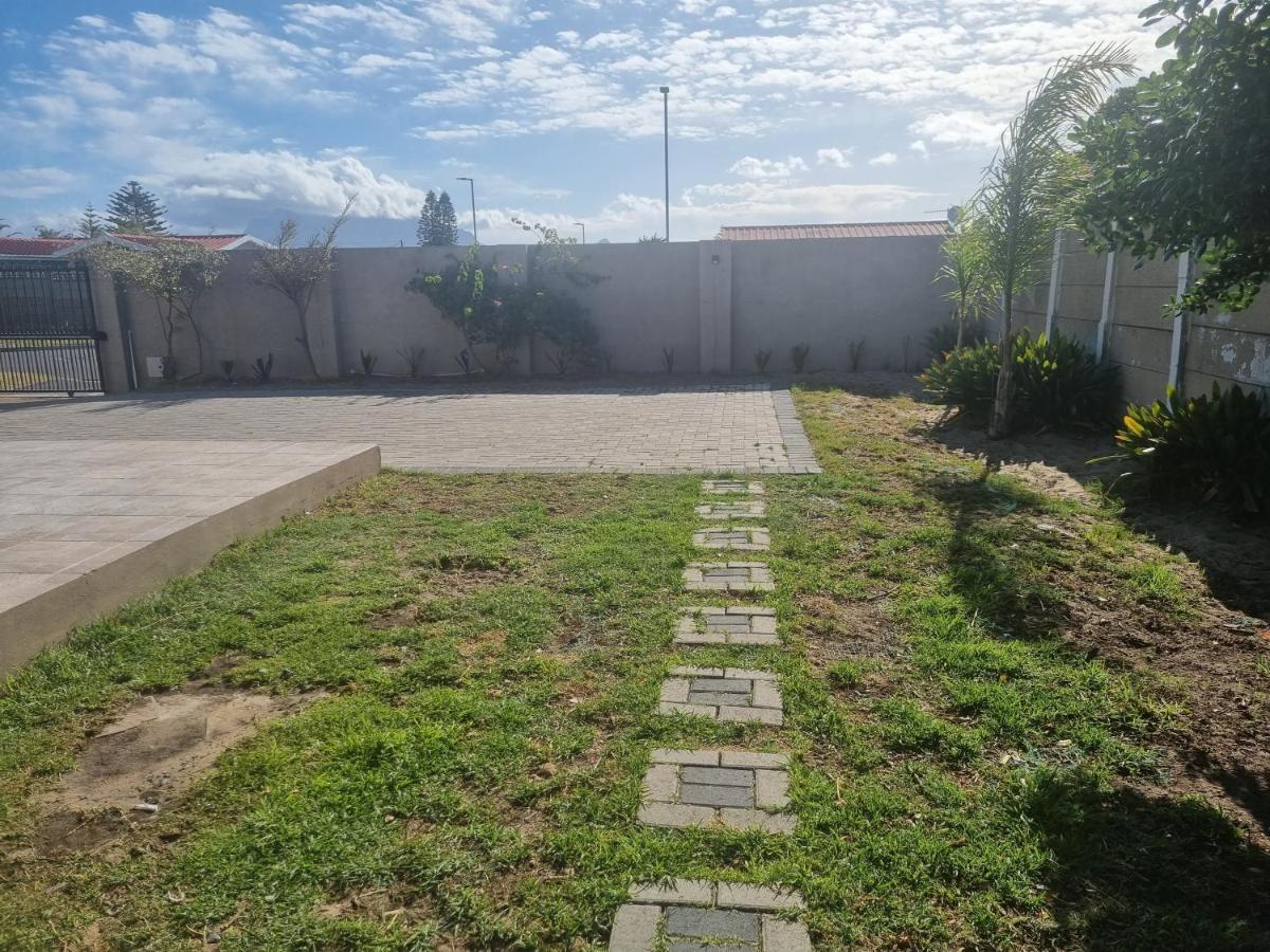 76 On D'urban Street, Bothasig Apartamento